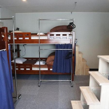 J-Hoppers Beppu Guesthouse ジェイホッパーズ別府ゲストハウス Bagian luar foto