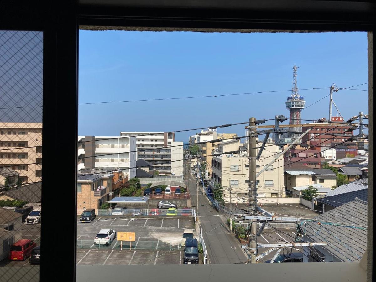 J-Hoppers Beppu Guesthouse ジェイホッパーズ別府ゲストハウス Bagian luar foto