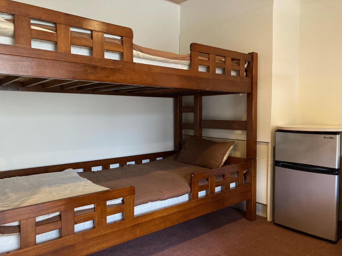 J-Hoppers Beppu Guesthouse ジェイホッパーズ別府ゲストハウス Bagian luar foto