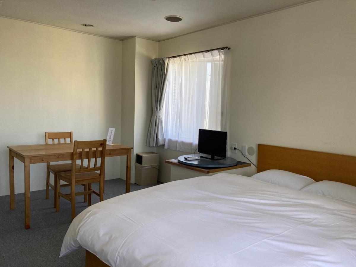 J-Hoppers Beppu Guesthouse ジェイホッパーズ別府ゲストハウス Bagian luar foto
