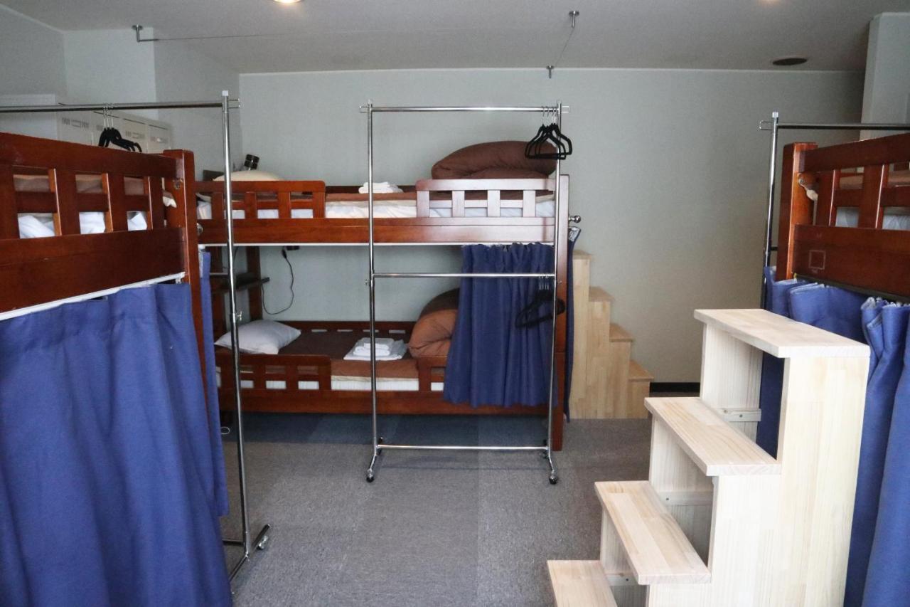 J-Hoppers Beppu Guesthouse ジェイホッパーズ別府ゲストハウス Bagian luar foto